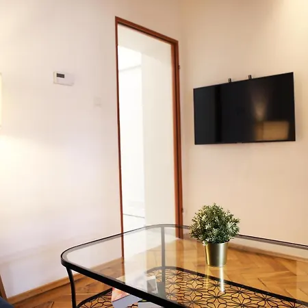 Classic Pilsudskiego Street Apartment *