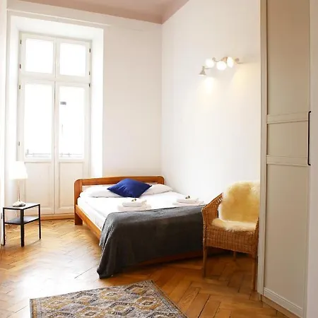 Classic Pilsudskiego Street Apartment Krakau