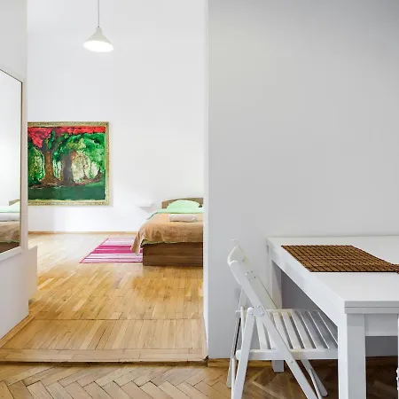 Classic Pilsudskiego Street Apartment