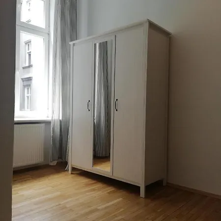 Classic Pilsudskiego Street Apartment Krakau