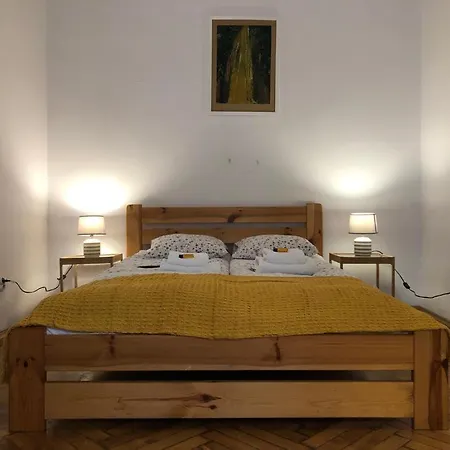 Classic Pilsudskiego Street Apartment *