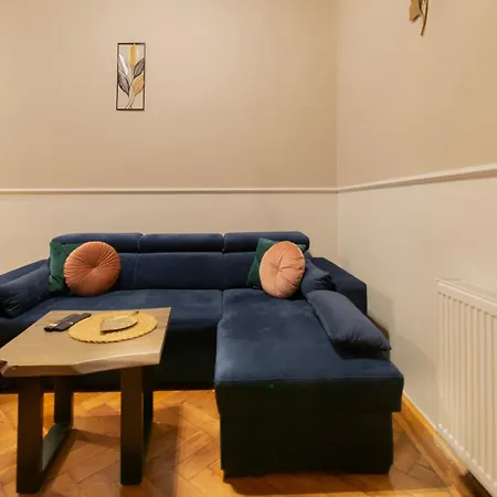 Classic Pilsudskiego Street Apartment *