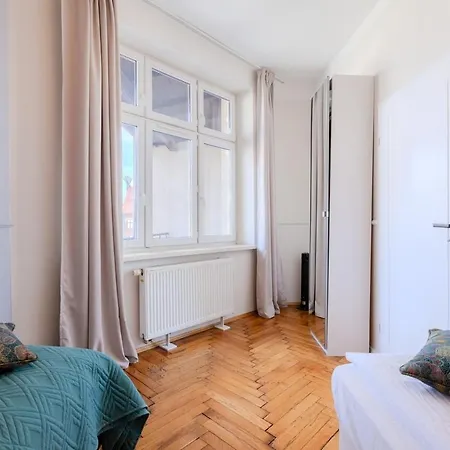 Classic Pilsudskiego Street Apartment Krakow