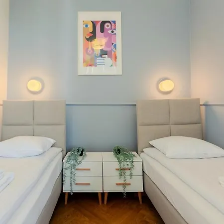 Classic Pilsudskiego Street Apartment *