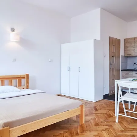 Classic Pilsudskiego Street Apartment Krakow